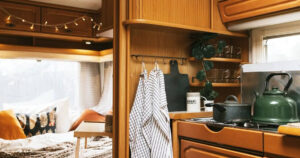 Mettre mon camping-car à l'abri : conseils pratiques et solutions adaptées